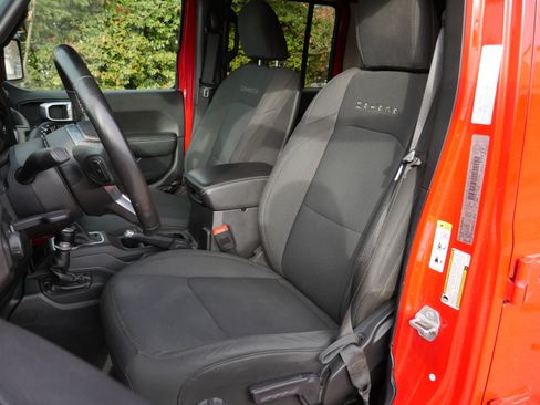 Used 2020 Jeep Wrangler Unlimited Sahara w/ Uconnect 4C Nav & Sound Group image 31