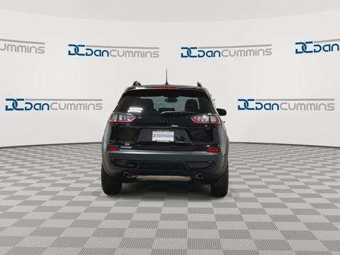 Used 2022 Jeep Cherokee Latitude AWD/4WD image 7