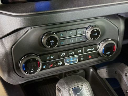 New 2026 Ford Bronco Badlands image 16