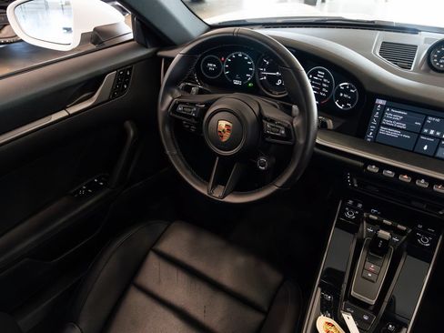 Used 2020 Porsche 911 Carrera RWD image 9