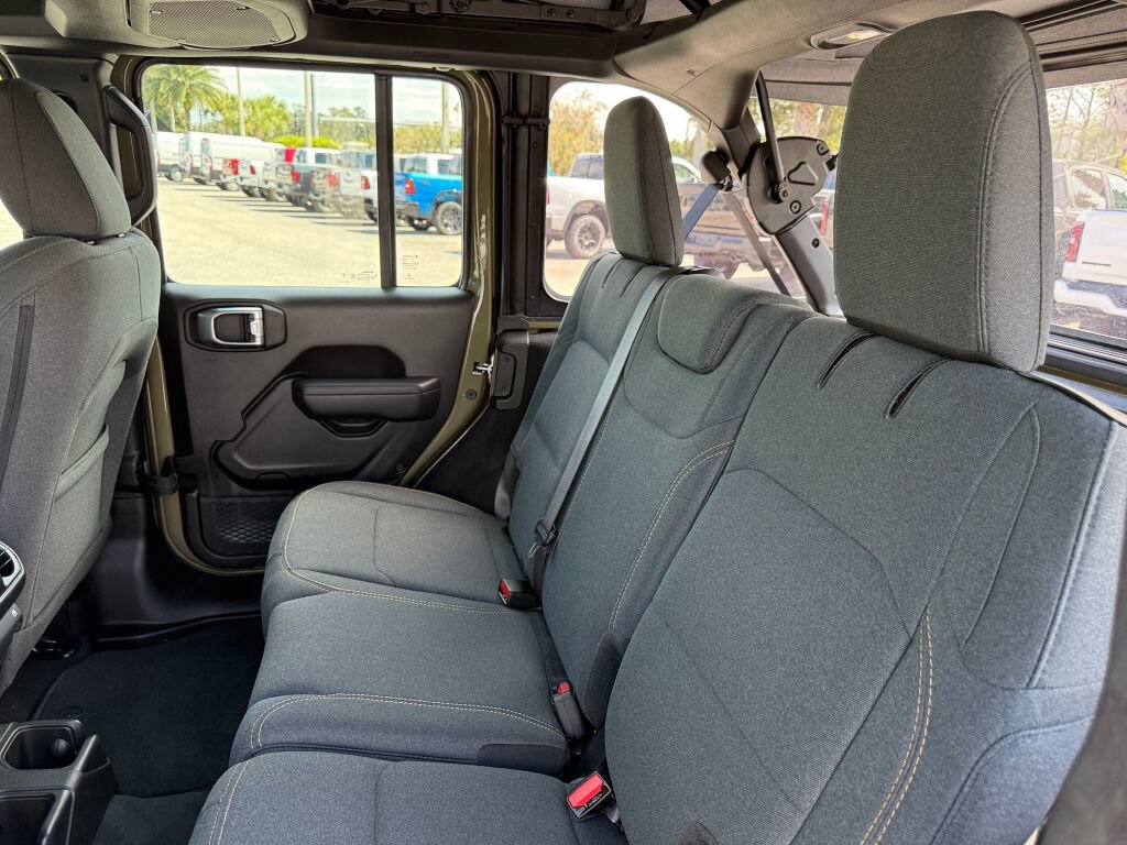 Used 2025 Jeep Wrangler Unlimited Sport AWD/4WD image 11