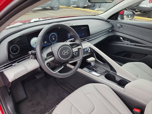 Used 2023 Hyundai Elantra Limited image 18