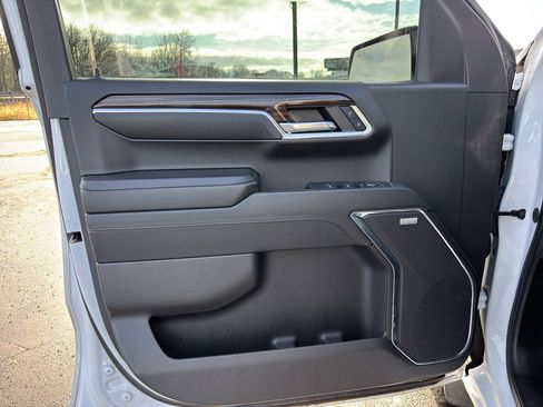 Used 2024 Chevrolet Silverado 1500 LT Trail Boss w/ Convenience Package II image 14