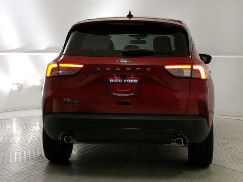 Used 2021 Ford Escape SE w/ SE Sport Appearance Package FWD image 4