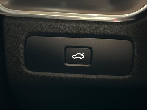 Used 2024 Volvo XC60 B5 Core image 36