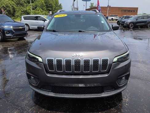 Used 2019 Jeep Cherokee Latitude Plus w/ Cold Weather Group AWD/4WD image 3
