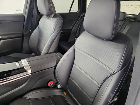 Certified 2025 Mercedes-Benz GLC 300 image 11