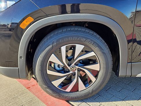 New 2026 Volkswagen Tiguan S FWD image 6
