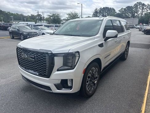 Used 2023 GMC Yukon XL Denali Ultimate AWD/4WD image 1