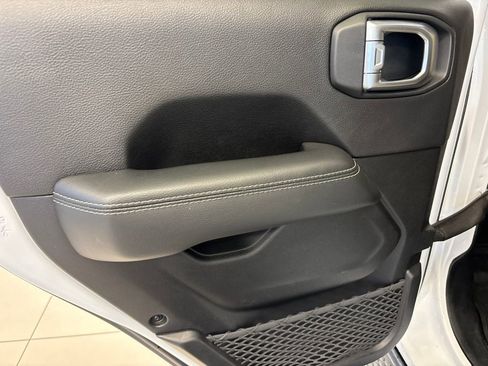 Used 2019 Jeep Wrangler Unlimited Sahara image 28