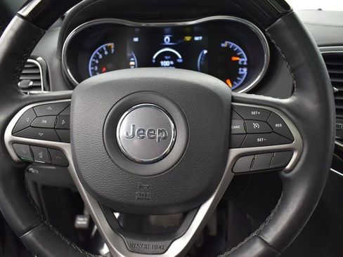 Used 2019 Jeep Grand Cherokee Overland AWD/4WD image 10