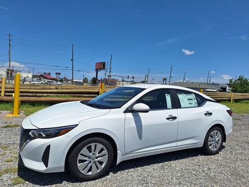 New 2025 Nissan Sentra S image 9