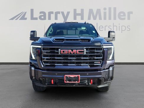 Used 2024 GMC Sierra 2500 AT4 w/ Technology Package image 8
