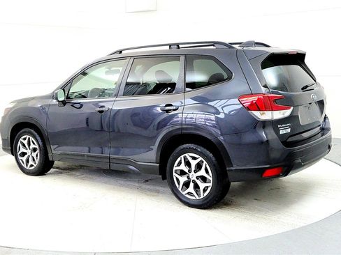 Used 2019 Subaru Forester Premium image 4