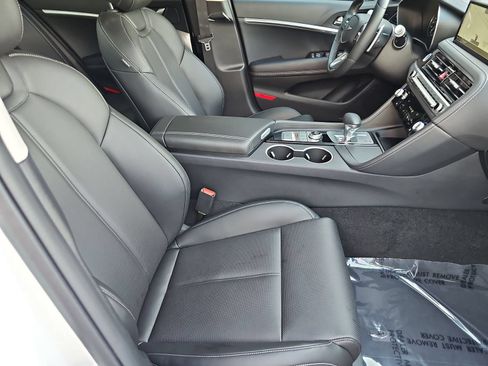Certified 2026 Genesis G70 2.5T RWD image 18