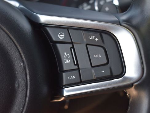 Used 2017 Jaguar XF S image 15