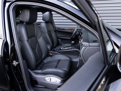 Certified 2026 Porsche Macan AWD/4WD image 33