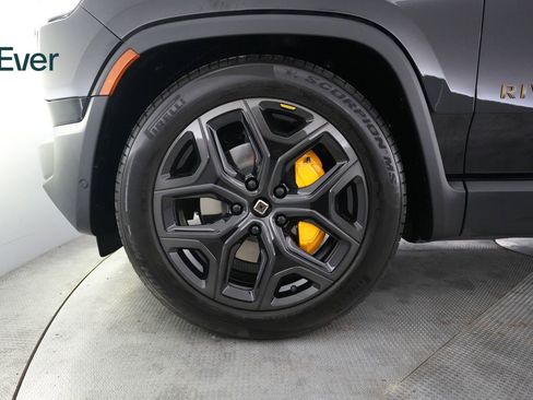 Used 2025 Rivian R1S Premium AWD/4WD image 19