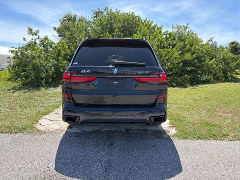 Used 2022 BMW X7 xDrive40i w/ M Sport Package AWD/4WD image 4