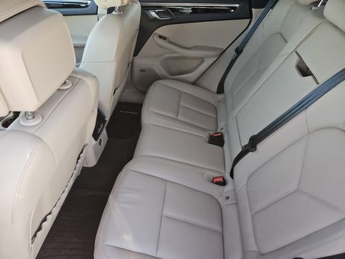 Certified 2025 Porsche Macan image 28