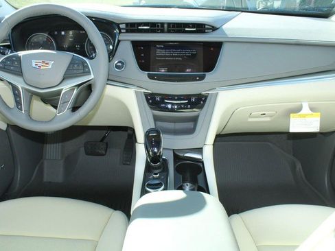 New 2026 Cadillac XT5 Premium Luxury image 5