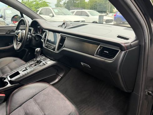 Used 2017 Porsche Macan GTS AWD/4WD image 28
