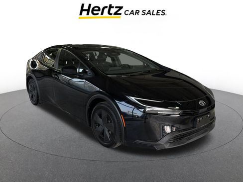 Used 2025 Toyota Prius LE image 1