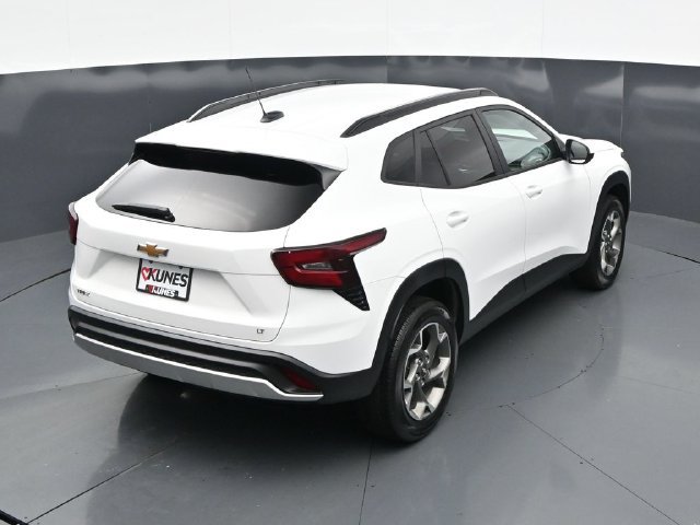 Used 2025 Chevrolet Trax LT FWD image 30