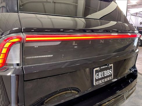Used 2026 Lincoln Navigator Reserve w/ Jet Appearance Package AWD/4WD image 43