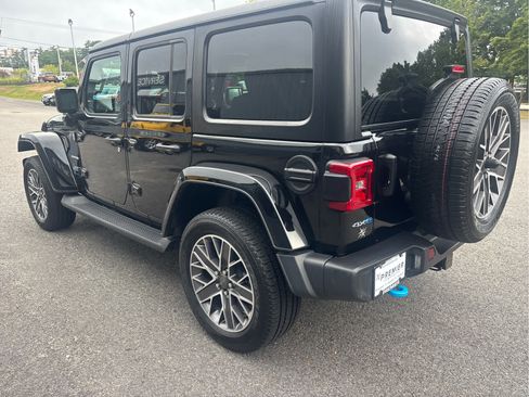 Used 2023 Jeep Wrangler Unlimited Sahara w/ Cold Weather Group AWD/4WD image 5