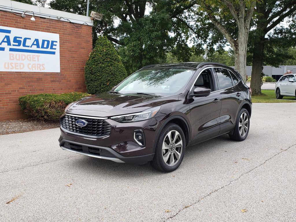 Used 2023 Ford Escape Platinum w/ Premium Technology Package AWD/4WD image 1