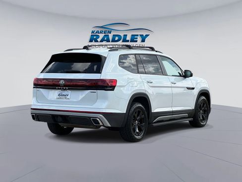Used 2024 Volkswagen Atlas Peak Edition SEL image 2