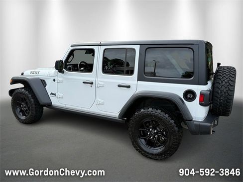Used 2025 Jeep Wrangler Willys image 3