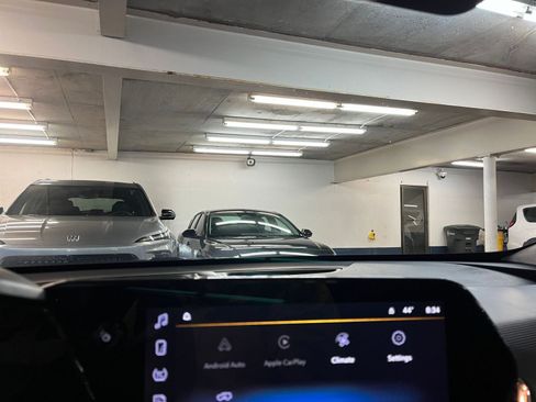 Used 2025 Chevrolet Trax LT image 18