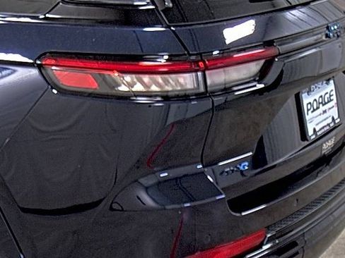 Used 2024 Jeep Grand Cherokee Limited 4xe image 10