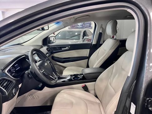 Used 2018 Ford Edge Titanium FWD image 9