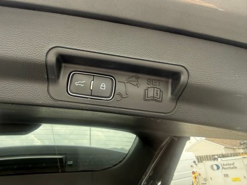 Used 2024 Ford Explorer XLT AWD/4WD image 47