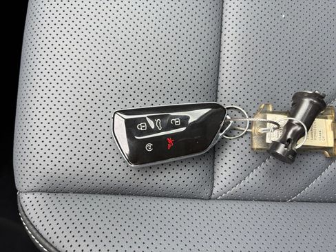 Used 2026 Volkswagen Tiguan SE AWD/4WD image 19