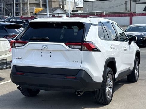 Used 2025 Toyota RAV4 XLE FWD image 4