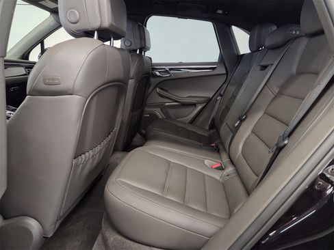 Used 2025 Porsche Macan image 11