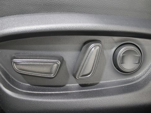 Used 2025 Toyota Camry SE image 4