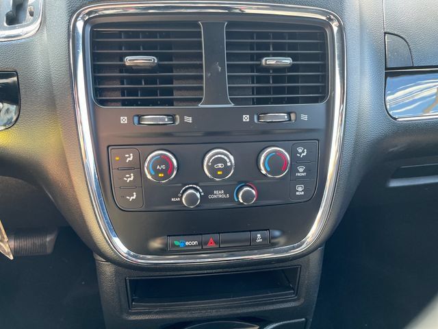 Used 2018 Dodge Grand Caravan SE FWD image 23