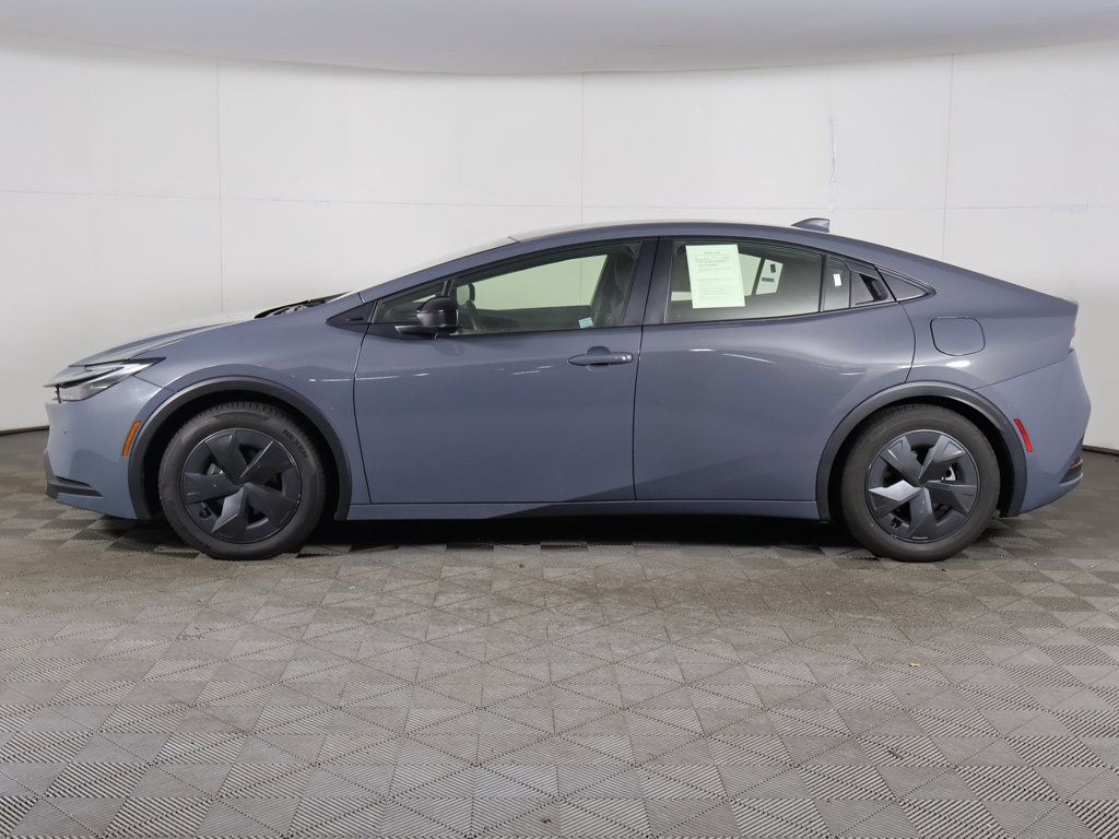 Used 2025 Toyota Prius LE FWD image 12