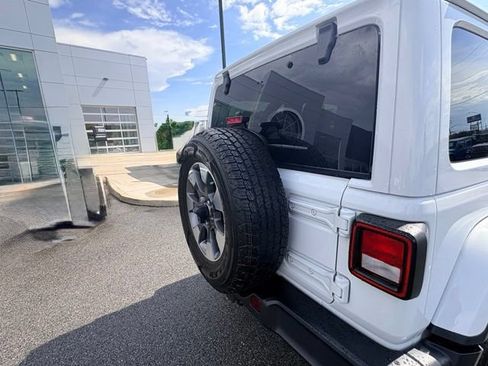 Used 2023 Jeep Wrangler Unlimited Sahara w/ Cold Weather Group AWD/4WD image 5