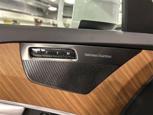 Certified 2024 Volvo XC90 B5 Plus w/ Protection Package Premier image 21