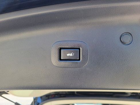 Used 2020 Nissan Armada SL image 9