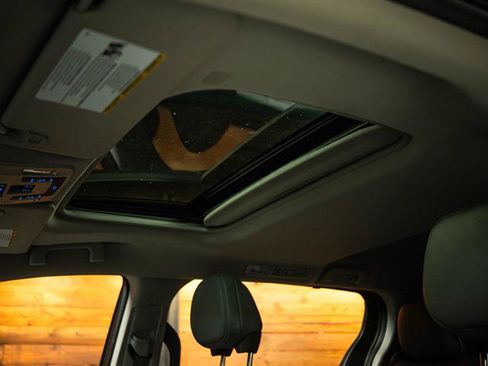 Used 2023 Toyota Sienna XLE FWD image 25