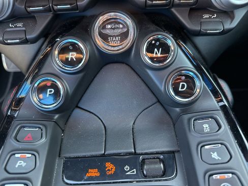 Used 2019 Aston Martin V8 Vantage Coupe image 25