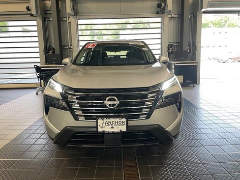 Used 2025 Nissan Rogue SV AWD/4WD image 2