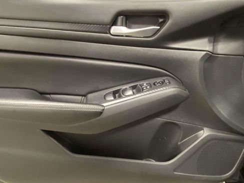 Used 2024 Nissan Altima 2.5 SV image 12